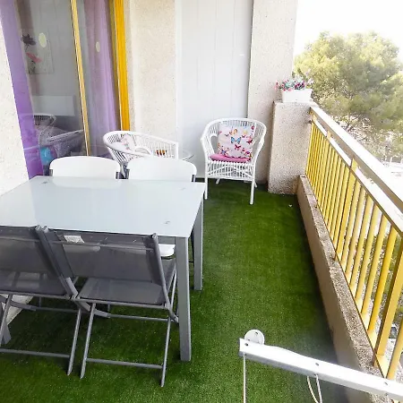 Apartsalou Lea *